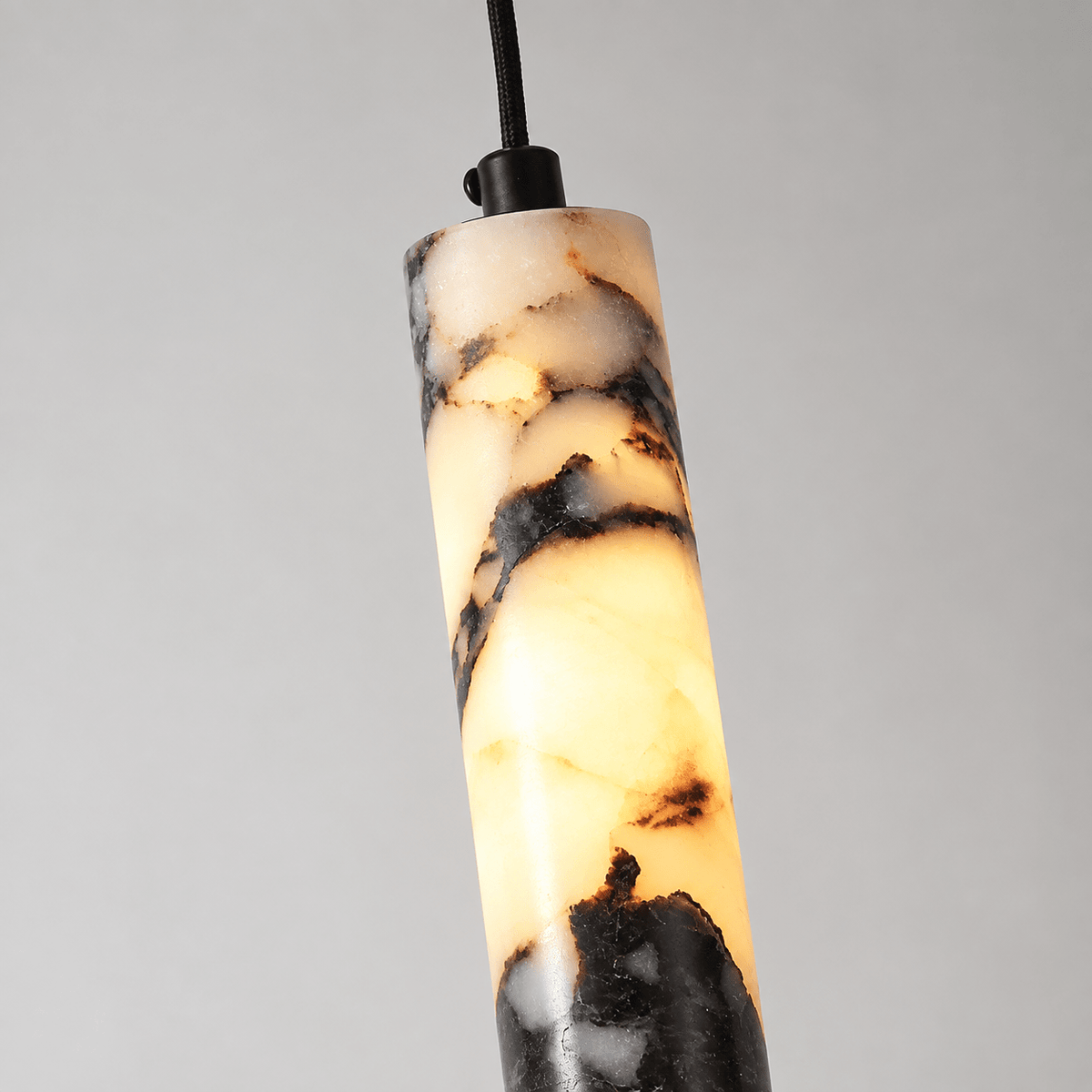 Suspension Luminaire Tubulaire Marbre Blanc Veiné Noir - Maison Du Design